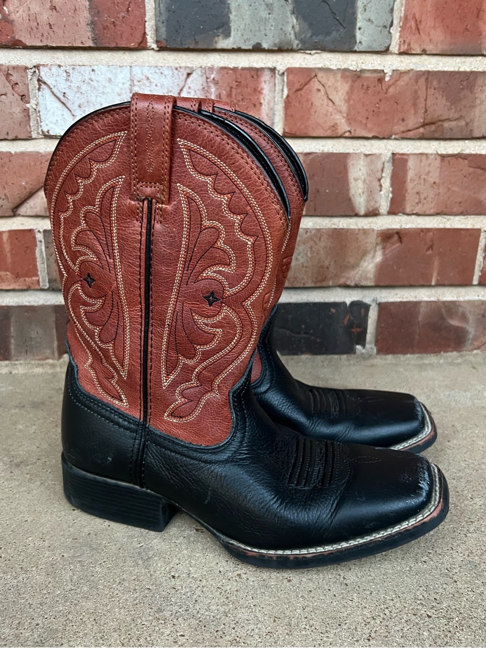 Ariat Western Brown Black Leather Pull On Square Toe Boots Size 2.5 Youth